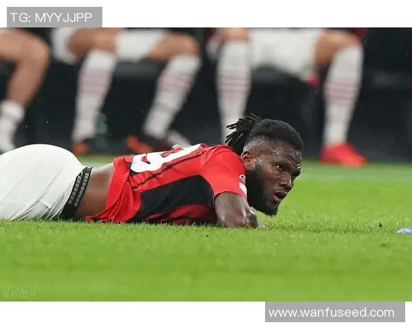 德甲焦点战那不勒斯逆转AC米兰帽子戏法引发争议判罚热议 德甲焦点战那不勒斯逆转AC米兰帽子戏法引发争议判罚热议